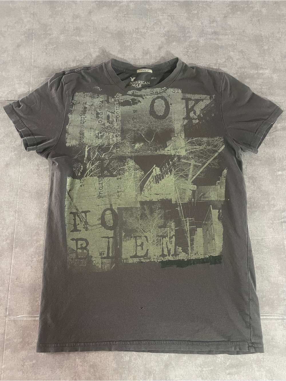 American Eagle Outfitters Short-Sleeve Graphic Tee - Charcoal with Olive Print